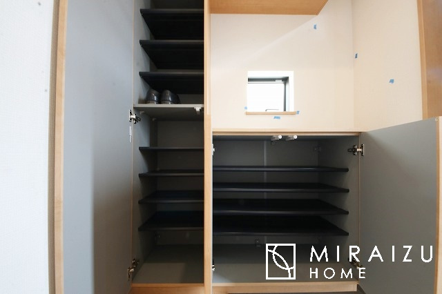 【玄関】 | 暮らしやすさを考えたプランで快適な現地ロケーションを実現。安らぎに満たされる、ゆとりのある日々を過ごせます♪