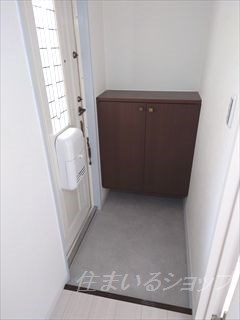 グランディール濱本Bの玄関