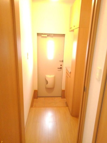 ラミアカ－メラ　ドゥエの玄関