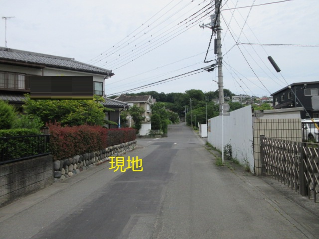 中古戸建　東松山市殿山町2-6（リフォーム住宅）の前面道路含む現地写真