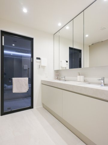 パーク・コート市谷加賀町二丁目の独立洗面台