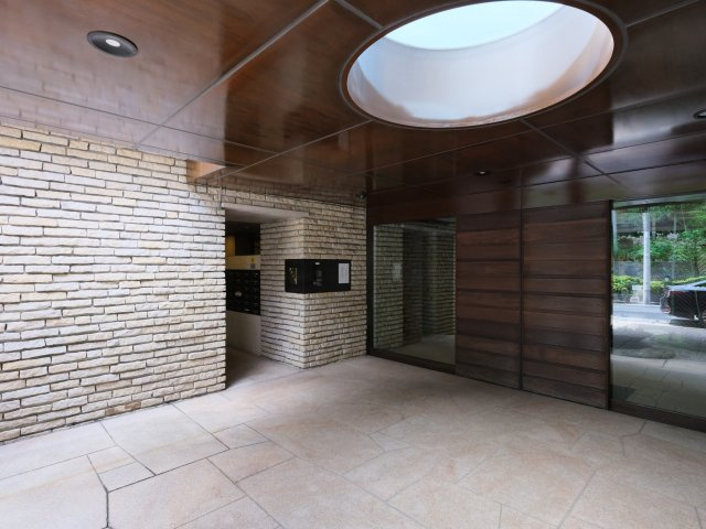 パーク・コート市谷加賀町二丁目のエントランス