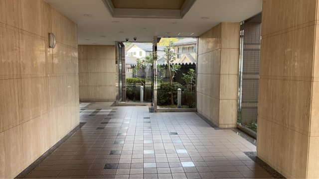 サーパス宇品のエントランス