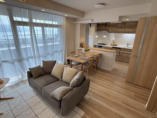 サーパス宇品の居間・リビング