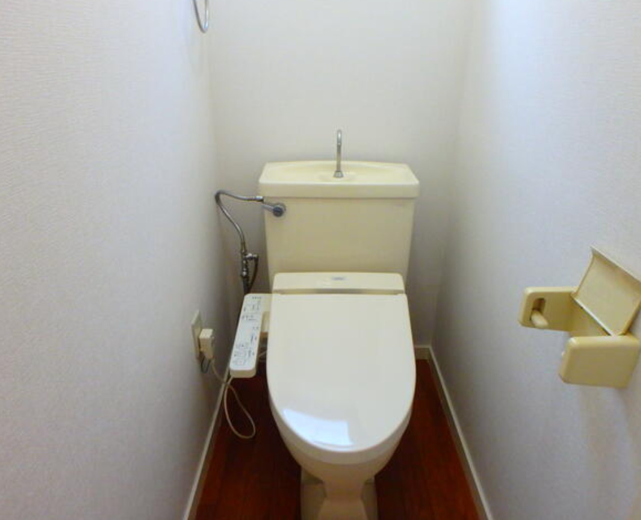 川崎市中原区苅宿　一棟マンション　2020年3月屋上防水工事施工済みのトイレ