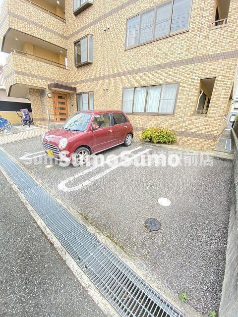 ヴィヴィッドの駐車場|駐車場です