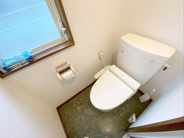 《オーナーチェンジ》福岡市東区雁の巣２丁目住宅付き店舗のトイレ|【居住スペース】