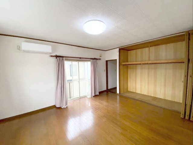 《オーナーチェンジ》福岡市東区雁の巣２丁目住宅付き店舗の洋室|【居住スペース】