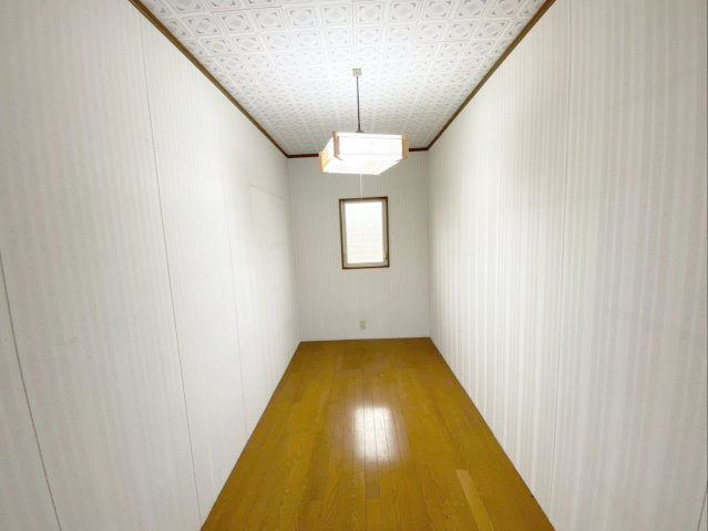 《オーナーチェンジ》福岡市東区雁の巣２丁目住宅付き店舗の収納|【居住スペース】納戸