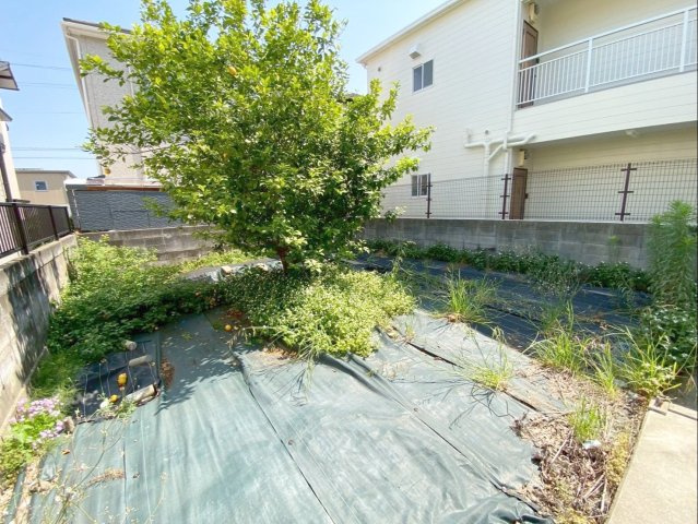 《オーナーチェンジ》福岡市東区雁の巣２丁目住宅付き店舗の外観|庭