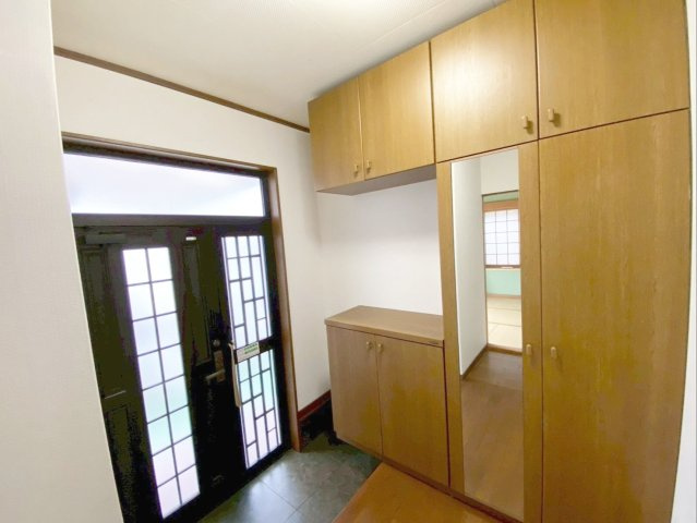 《オーナーチェンジ》福岡市東区雁の巣２丁目住宅付き店舗の玄関|【居住スペース】