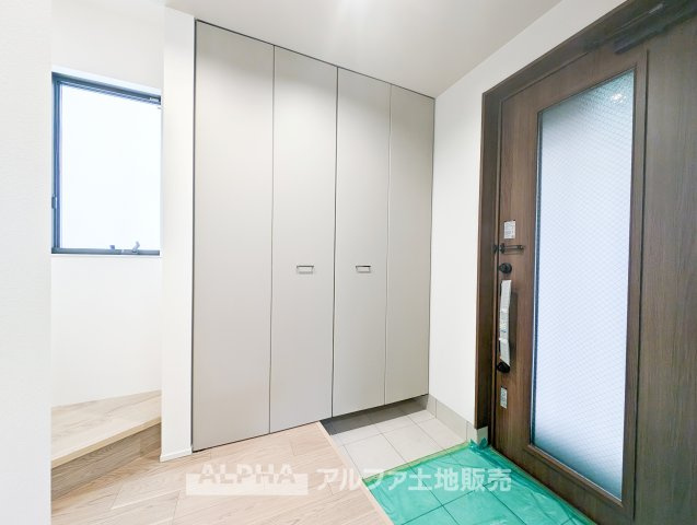 国立市谷保新築オール電化戸建の玄関