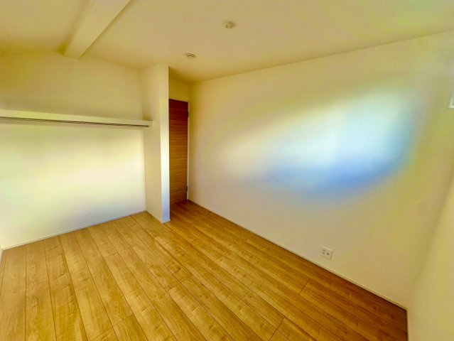 ブルーミングガーデン西原町小那覇・１号棟の洋室|２階洋室５帖・オープンクローゼット