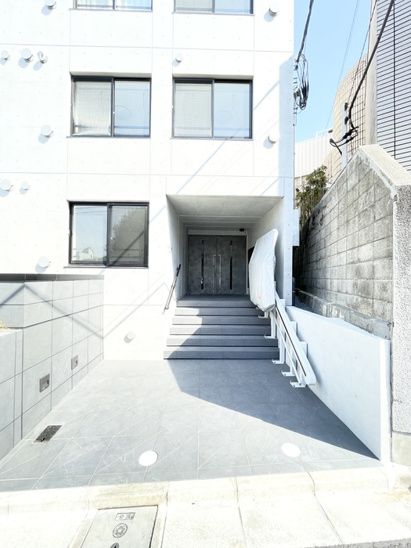 【エントランス】ALTERNA早稲田 