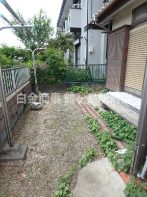 【庭】 | 坂戸貸家