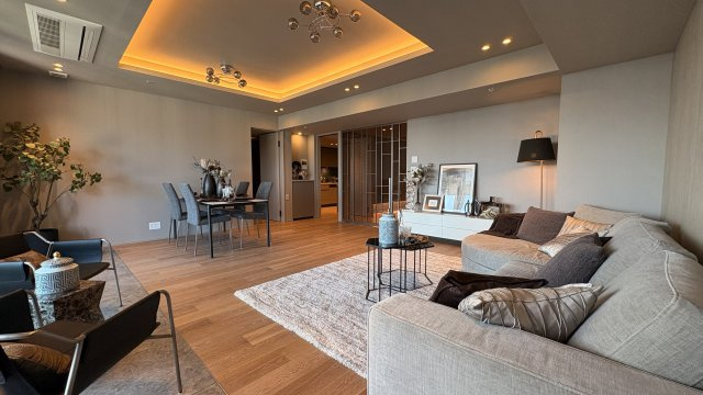 ★仲介手数料無料★TOKYOPARKTOWER（窓から皇居も望めて陽当たり良好・新規内装リフォーム済み）の居間・リビング