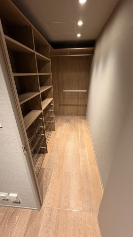 ★仲介手数料無料★TOKYOPARKTOWER（窓から皇居も望めて陽当たり良好・新規内装リフォーム済み）の玄関