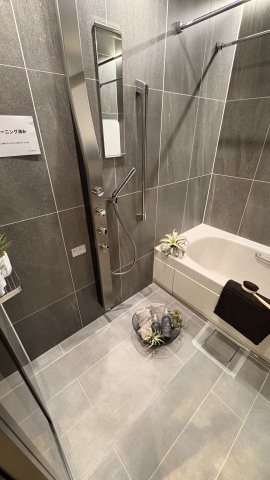 ★仲介手数料無料★TOKYOPARKTOWER（窓から皇居も望めて陽当たり良好・新規内装リフォーム済み）の浴室