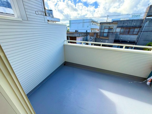 ブルーミングガーデン西原町小那覇・２号棟のバルコニー|用途多彩な広々4.375帖のバルコニー‼