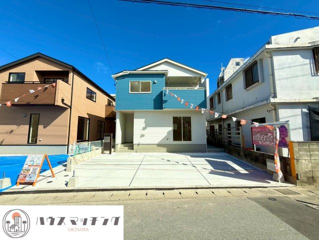 ブルーミングガーデン西原町小那覇・２号棟の駐車場|並列３台駐車可能スペース付き！お気軽にお問い合わせください♪