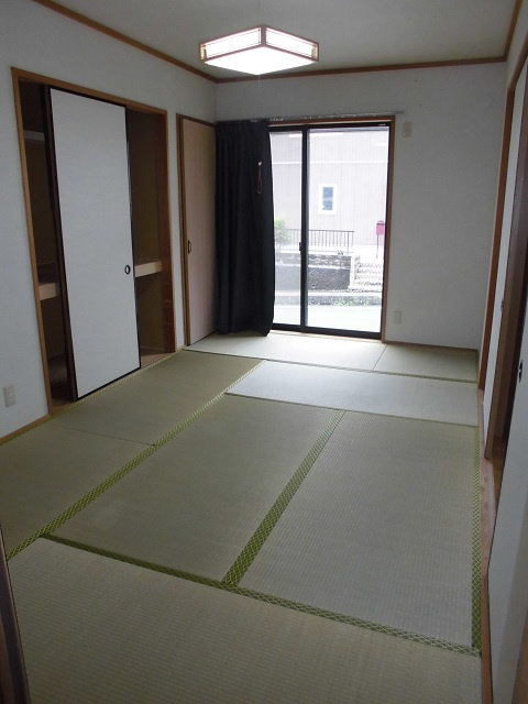 山口市七尾台の一戸建ての和室|フローリングだけでなく、和室もあります