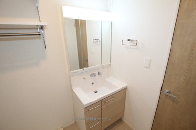 【独立洗面台】 | プレミアム２６番館 | 朝の身支度には欠かせない独立洗面化粧台
プレミアム26番館　102号室　2025年11月8日