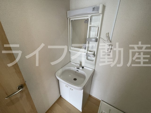 ダイワ高井田ビルの洗面所|忙しい朝には欠かせない洗面所です