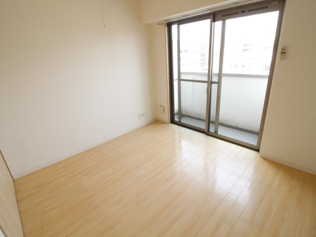 グランエクラ岸里の居間・リビング|ゆったり過ごせるリビングです