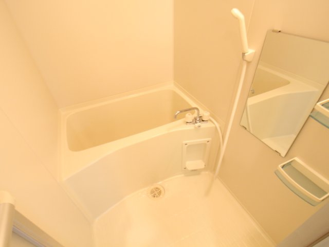 グランエクラ岸里の浴室|きれいなお風呂です