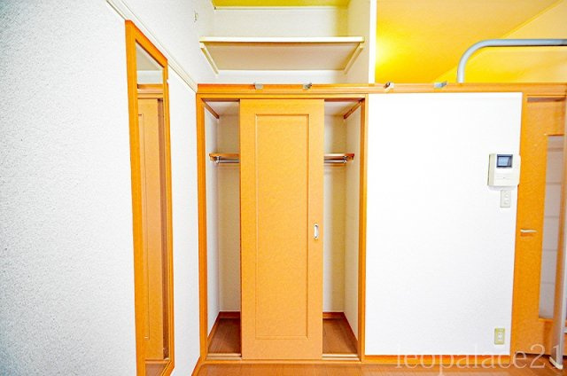 レオパレスＡｄｖａｎｃｅ富雄の収納|※写真と現状が異なる場合は現状を優先　２階カーペット