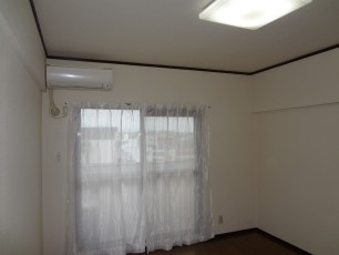 ロマネスク城南第2の居間・リビング|使いやすい居間です