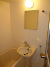 ロマネスク城南第2の浴室|コンパクトで使いやすいお風呂です