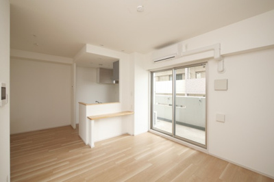 【居間・リビング】 | スプランディッド中之島WEST | こちらのリビングで趣味の時間をお楽しみください