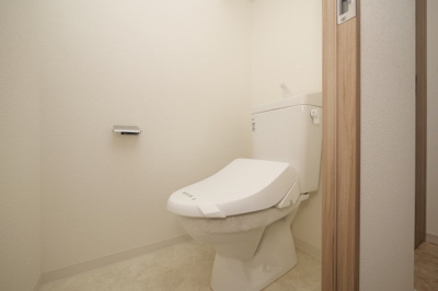 【トイレ】 | スプランディッド中之島WEST | 落ち着いた色調のトイレです