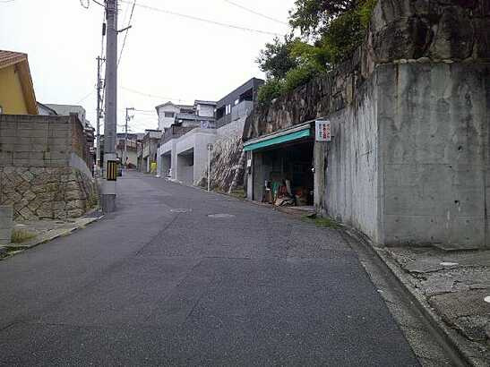 【前面道路含む現地写真】