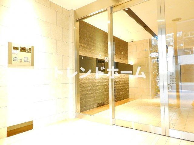 メインステージ心斎橋イーストのエントランス|選べる家電プランあり！！