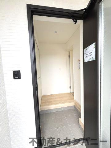 クレイドルガーデン東方2号棟　松山市東方町第2-2号棟(全2棟)　新築建売分譲2号棟の玄関|毎日通る玄関はこちらです