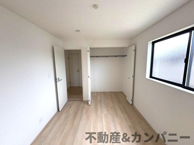 クレイドルガーデン東方2号棟　松山市東方町第2-2号棟(全2棟)　新築建売分譲2号棟の洋室|個人の部屋や寝室として使える洋室です
