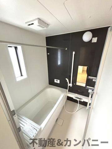 クレイドルガーデン東方2号棟　松山市東方町第2-2号棟(全2棟)　新築建売分譲2号棟の浴室|お風呂です