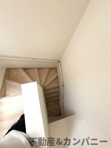 クレイドルガーデン東方2号棟　松山市東方町第2-2号棟(全2棟)　新築建売分譲2号棟のその他|階段