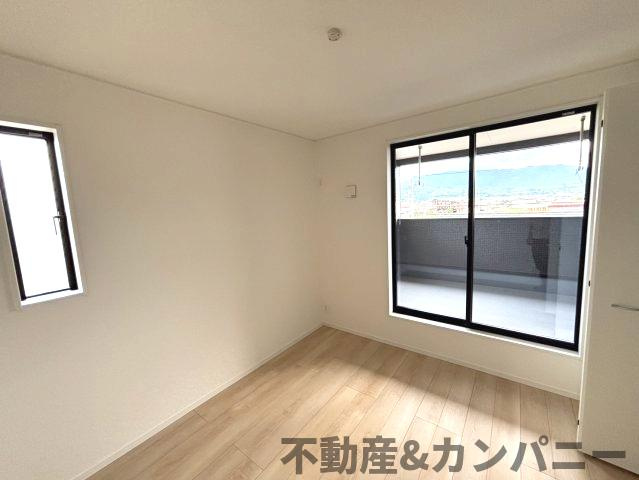 クレイドルガーデン東方2号棟　松山市東方町第2-2号棟(全2棟)　新築建売分譲2号棟の洋室|ゆったりした洋室です