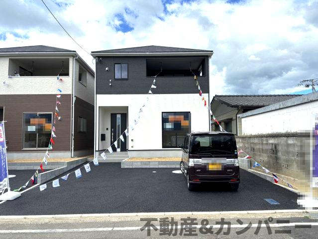クレイドルガーデン東方2号棟　松山市東方町第2-2号棟(全2棟)　新築建売分譲2号棟の駐車場|駐車場があるので、車を買う予定の方も安心です