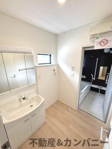 クレイドルガーデン東方2号棟　松山市東方町第2-2号棟(全2棟)　新築建売分譲2号棟のランドリースペース