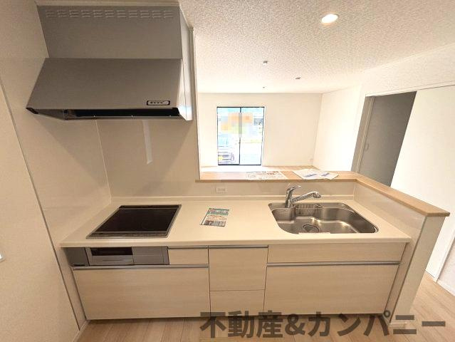 クレイドルガーデン東方2号棟　松山市東方町第2-2号棟(全2棟)　新築建売分譲2号棟のキッチン|キッチンです