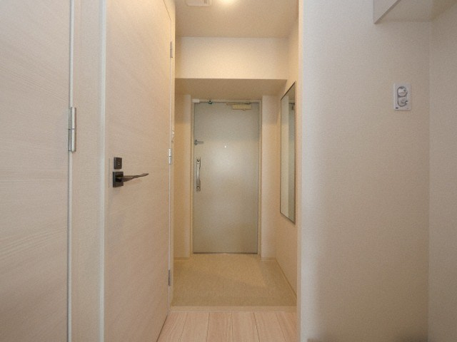 大阪市中央区内淡路町２丁目の賃貸マンションの玄関