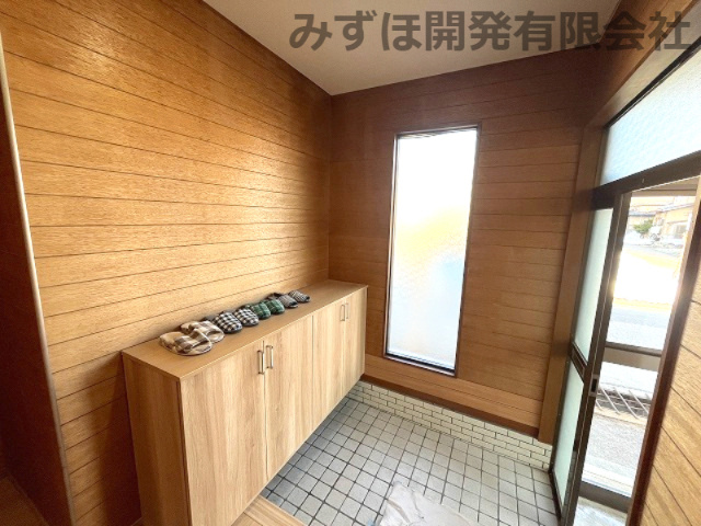 米沢市窪田町窪田1135-2の玄関|玄関はゆったり。靴収納もあり、すっきり片付けることができそうです◎