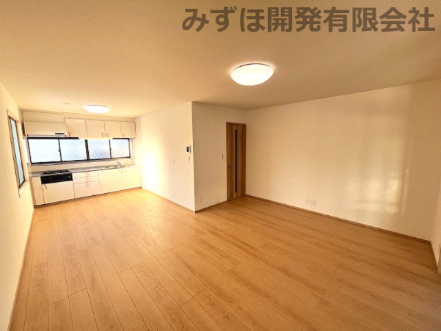 米沢市窪田町窪田1135-2の居間・リビング|LDKは使い勝手の良い長方形。空間を無駄なく使うことができ、家族時間が充実しそうです◎