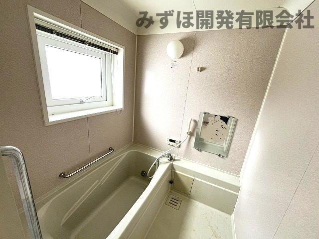 米沢市東1-14-1の浴室|ほんのりピンクでかわいらしく、温かみのあるバスルームです◎