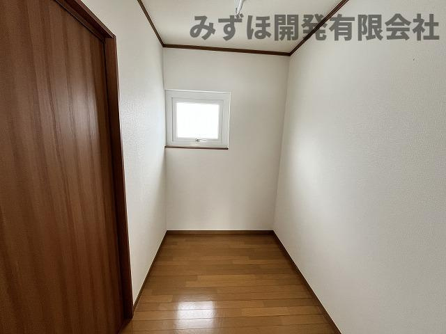 米沢市東1-14-1の収納|寝室にはファミリークローゼットがあります！安心の収納力です◎