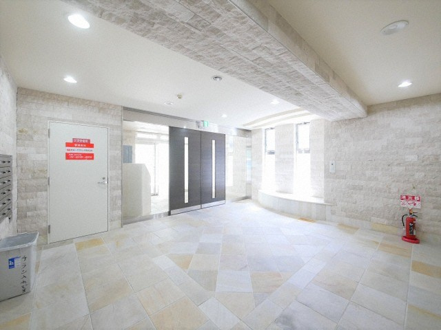 BRAVI新大阪のロビー